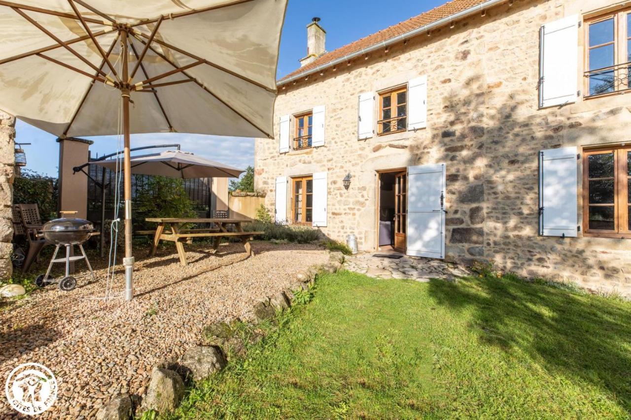 Aux 2 Puys - Gite "Le Lemptegy" Saint-Priest-des-Champs Exterior foto