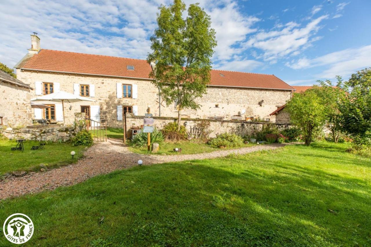 Aux 2 Puys - Gite "Le Lemptegy" Saint-Priest-des-Champs Exterior foto